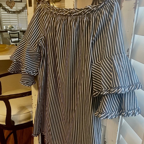 Beige by eci Off the Shoulder Dress. - Picture 6 of 8